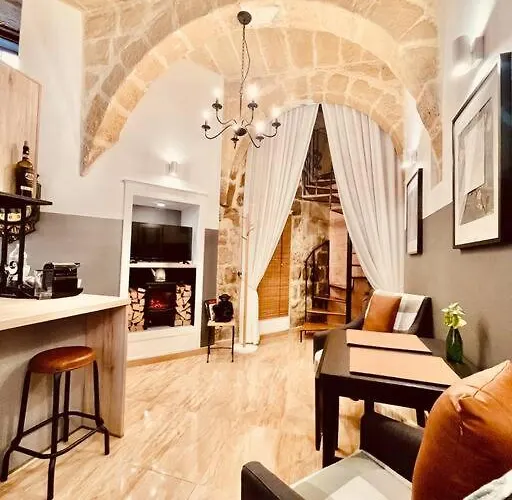 300yr Old, Self Catering, Tiny House In Centre, Gozo