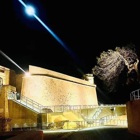 Dom wakacyjny 300yr Old, Self Catering, Tiny House In Centre, Gozo *