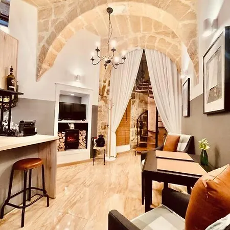 300yr Old, Self Catering, Tiny House In Centre, Gozo