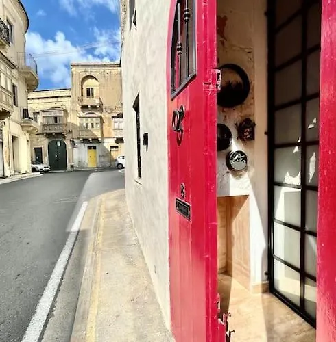 300yr Old, Self Catering, Tiny House In Centre, Gozo